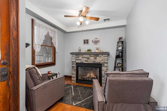 61 Sunderland Ave, Rutherford, NJ 07070-1163