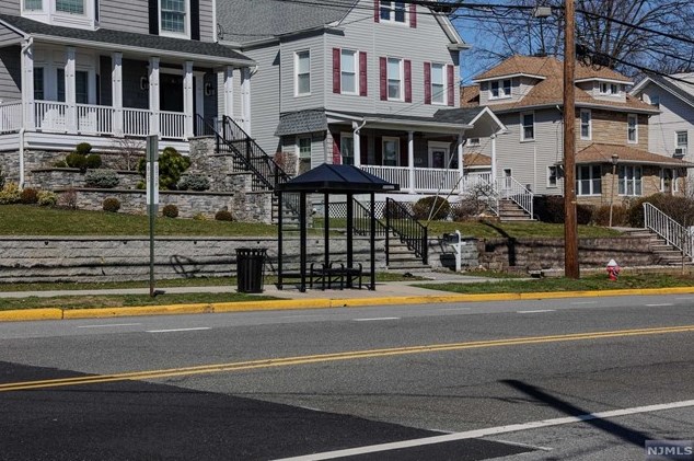 8 Crane Ave, Rutherford NJ  07070-2807 exterior