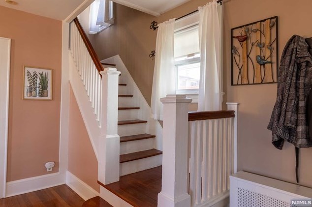 8 Crane Ave, Rutherford NJ  07070-2807 exterior