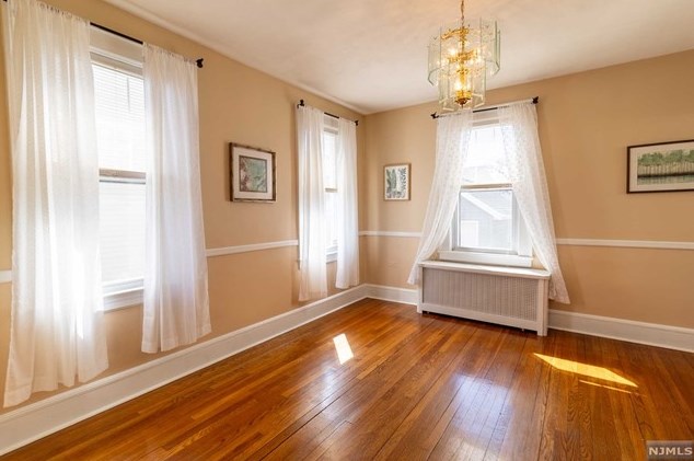 8 Crane Ave, Rutherford NJ  07070-2807 exterior