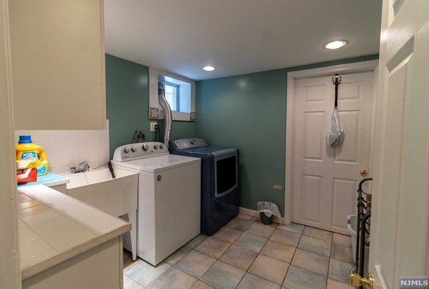 8 Crane Ave, Rutherford NJ  07070-2807 exterior