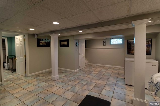 8 Crane Ave, Rutherford NJ  07070-2807 exterior