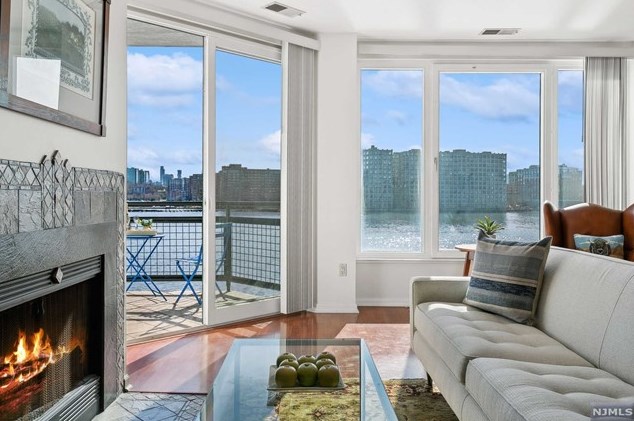 600 Harbor Blvd #942, Union City, NJ 07086