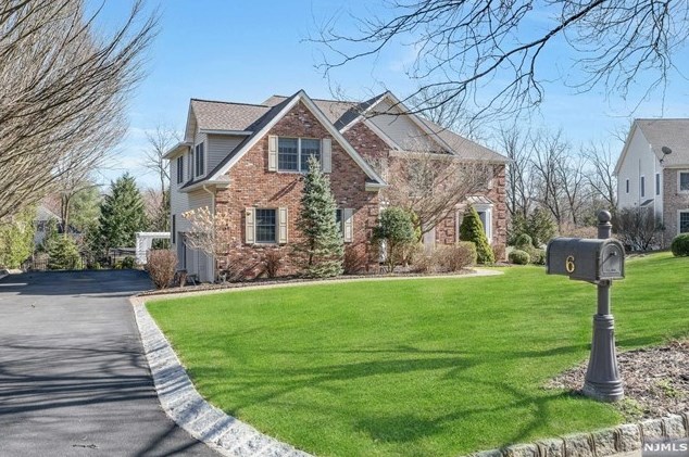 6 Matthew Pl, Mahwah, NJ 07430