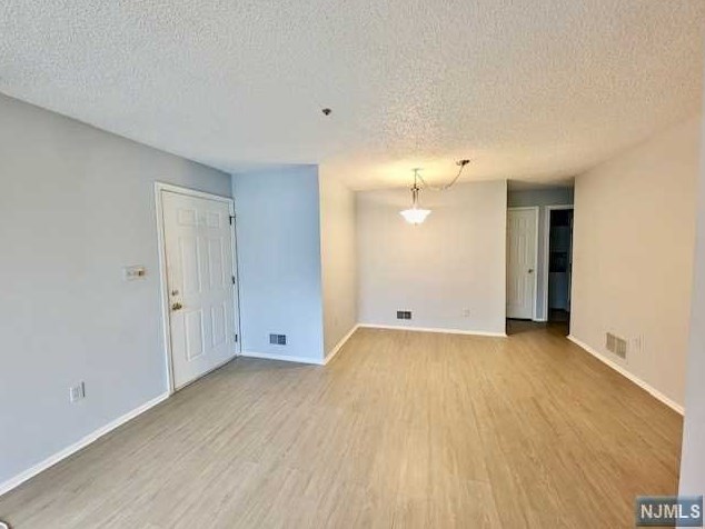 1452 York St, Mahwah NJ 07430-3263 exterior