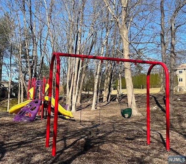 1452 York St, Mahwah NJ 07430-3263 exterior