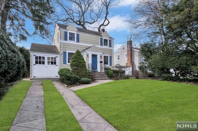 106 Waldwick Ave, Waldwick, NJ 07463