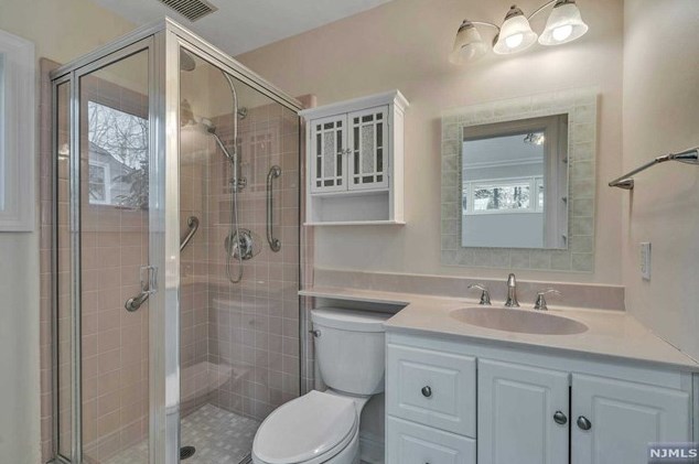 147 Saddlewood Dr, Hillsdale NJ  07642-1331 exterior