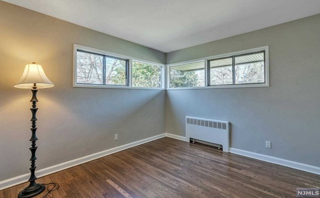 147 Saddlewood Dr, Hillsdale NJ  07642-1331 exterior