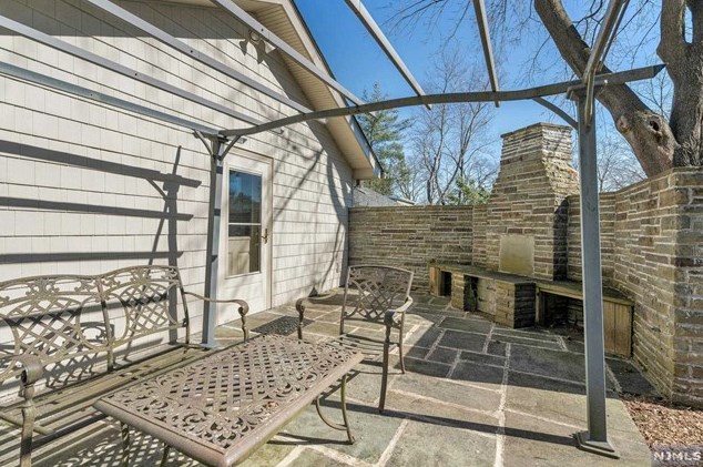 147 Saddlewood Dr, Hillsdale NJ  07642-1331 exterior