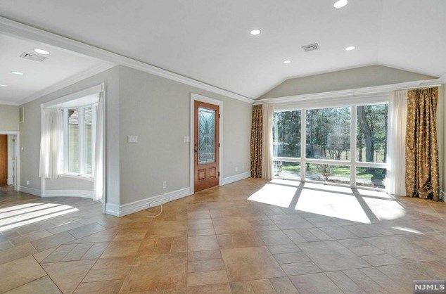 147 Saddlewood Dr, Hillsdale NJ  07642-1331 exterior