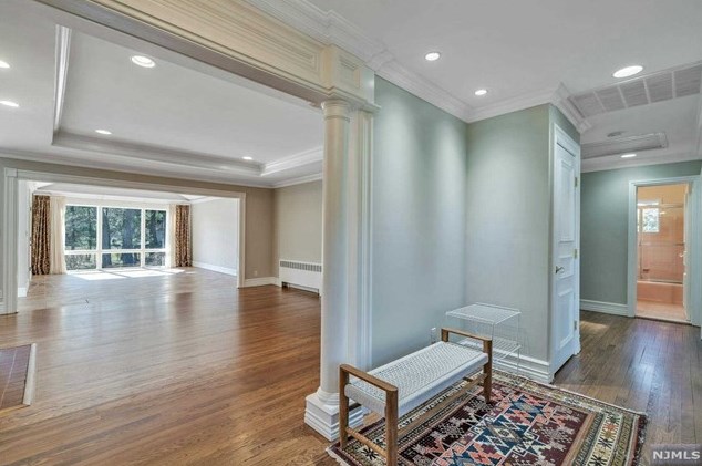 147 Saddlewood Dr, Hillsdale NJ  07642-1331 exterior