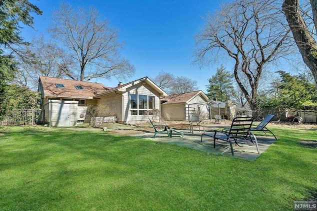 147 Saddlewood Dr, Hillsdale NJ  07642-1331 exterior