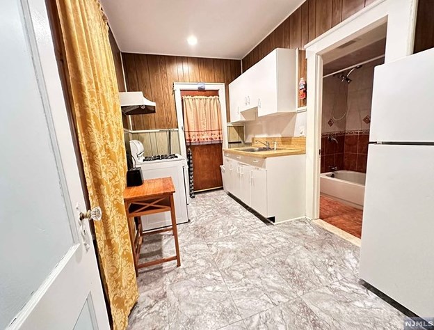 69 Barry Pl, Passaic Park NJ  07055-3413 exterior