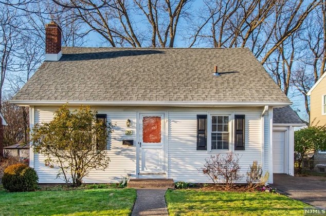 22 Forest Rd, Dumont, NJ 07628-1805