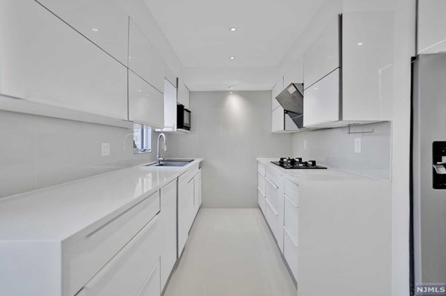 1302 15th St, West Fort Lee, NJ 07024