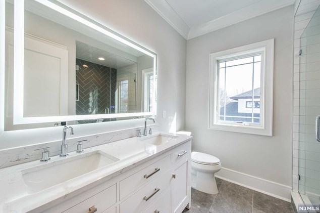 104 Birchwood Rd, Paramus NJ  07652-1950 exterior