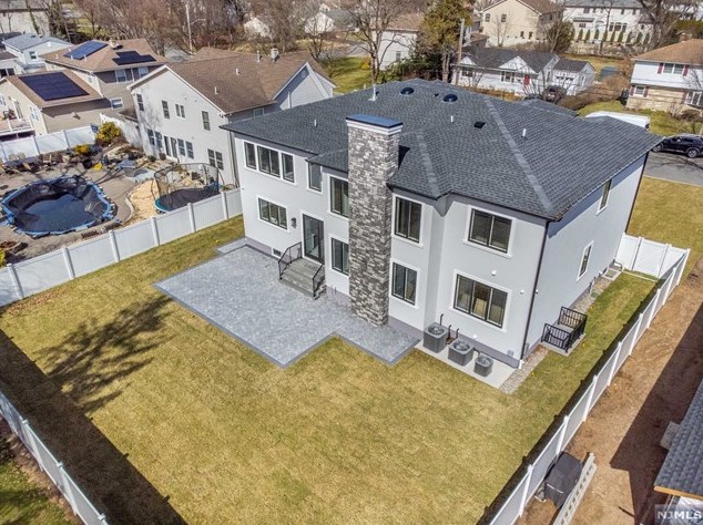 104 Birchwood Rd, Paramus NJ  07652-1950 exterior