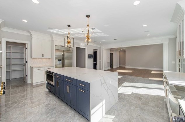 104 Birchwood Rd, Paramus NJ  07652-1950 exterior