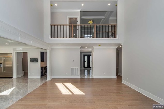 104 Birchwood Rd, Paramus NJ  07652-1950 exterior