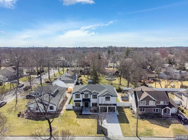 104 Birchwood Rd, Paramus NJ  07652-1950 exterior