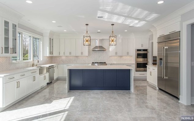 104 Birchwood Rd, Paramus NJ  07652-1950 exterior