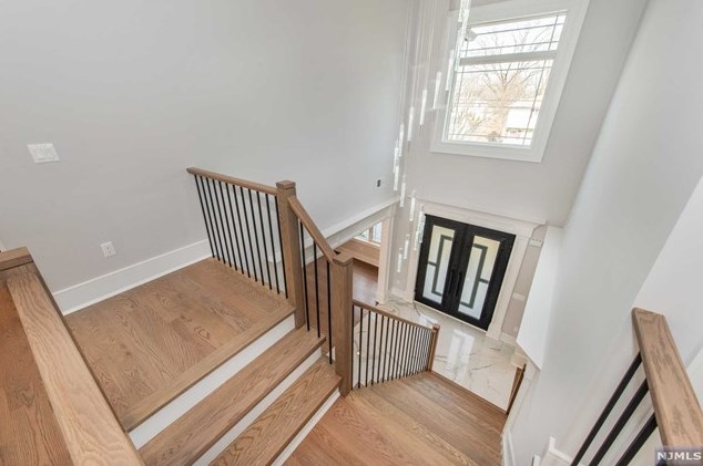 104 Birchwood Rd, Paramus NJ  07652-1950 exterior