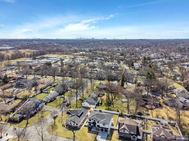 104 Birchwood Rd, Paramus NJ  07652-1950 exterior