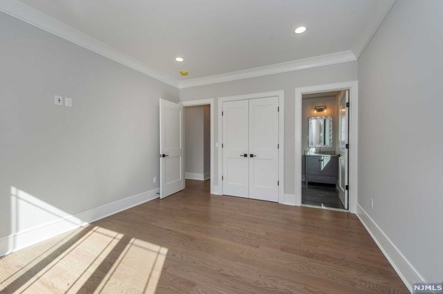 104 Birchwood Rd, Paramus NJ  07652-1950 exterior