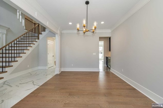 104 Birchwood Rd, Paramus NJ  07652-1950 exterior