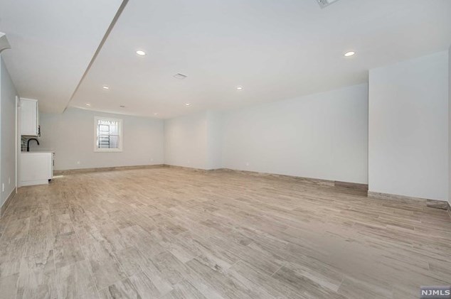 104 Birchwood Rd, Paramus NJ  07652-1950 exterior