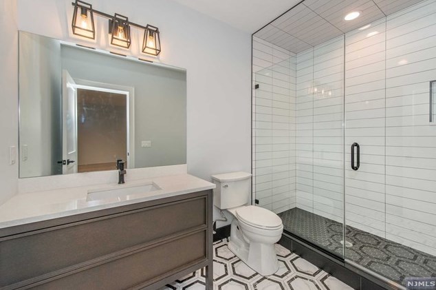 104 Birchwood Rd, Paramus NJ  07652-1950 exterior