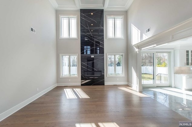 104 Birchwood Rd, Paramus NJ  07652-1950 exterior