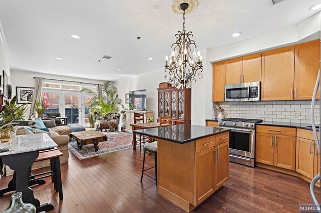 500 Anderson Ave #102, Cliffside Park, NJ 07010