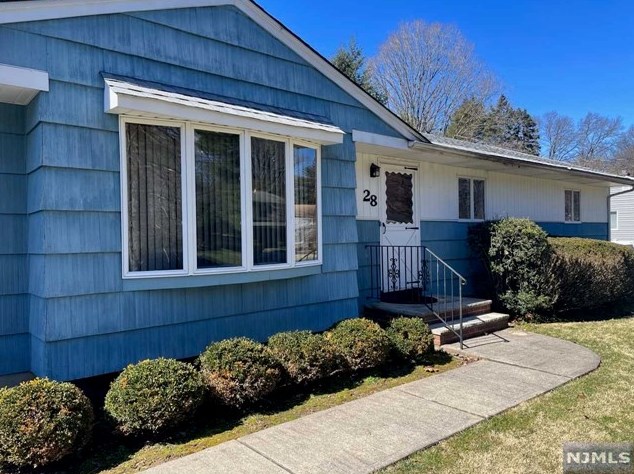 28 Carpenter Ave, Norwood, NJ 07648