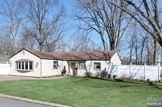 154 Sanford Ave, Emerson, NJ 07630