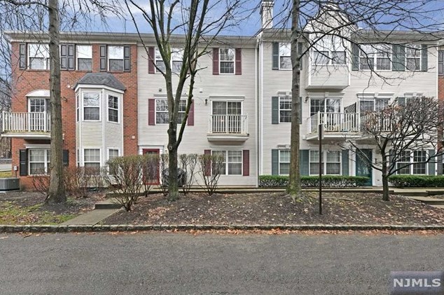 2025 Charles Ct, Mahwah, NJ 07430