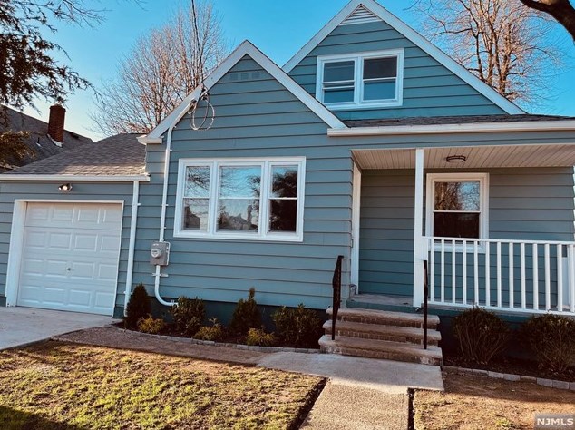 13 Falmouth Ave, Elmwood Park, NJ 07407