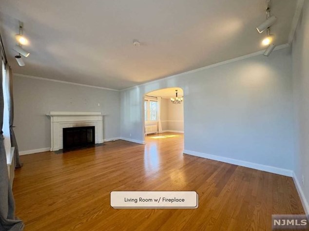 1041 Alpine Dr, Teaneck, NJ 07666