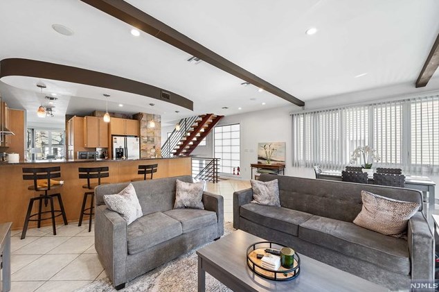 160 Smt Cross, Rutherford NJ 07070-2444 exterior