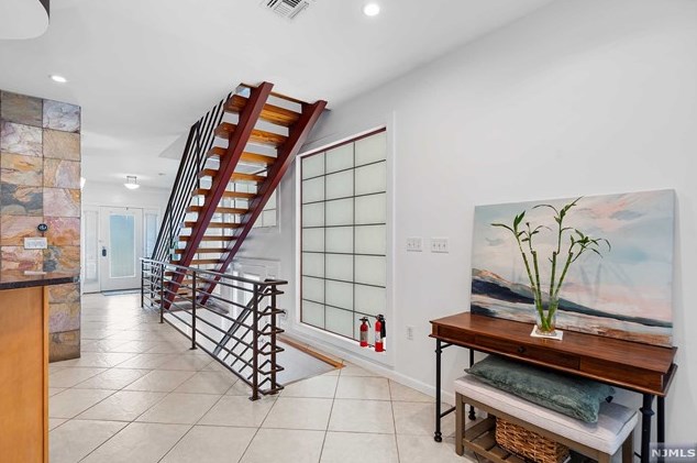 160 Smt Cross, Rutherford NJ 07070-2444 exterior