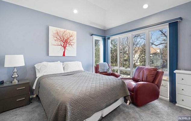 160 Smt Cross, Rutherford NJ 07070-2444 exterior