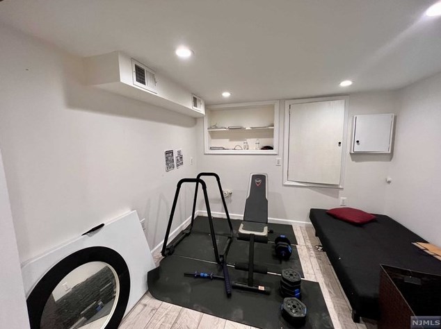 160 Smt Cross, Rutherford NJ 07070-2444 exterior