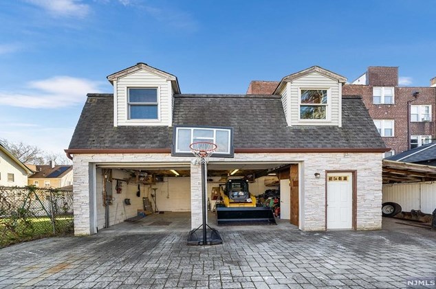 160 Smt Cross, Rutherford NJ 07070-2444 exterior