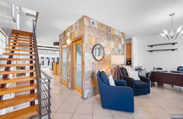 160 Smt Cross, Rutherford NJ 07070-2444 exterior