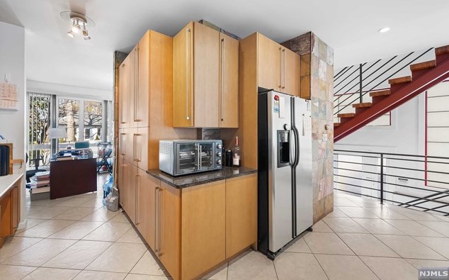 160 Smt Cross, Rutherford NJ 07070-2444 exterior