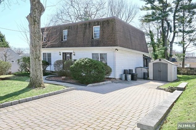 12 Mountainview Rd, Cresskill, NJ 07626-1027