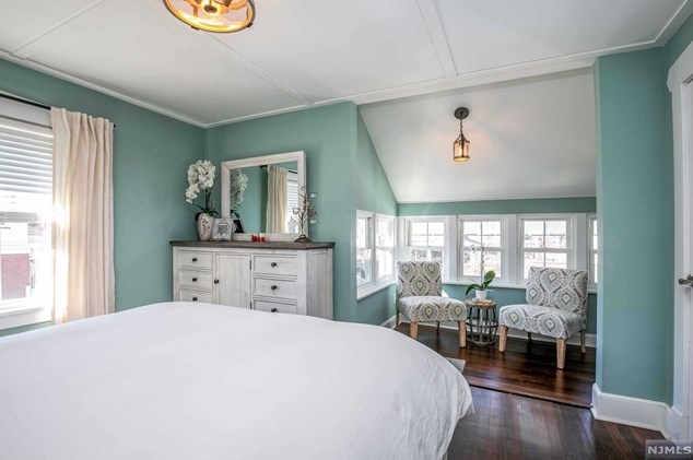 14 Courier Pl, Rutherford NJ  07070-1102 exterior