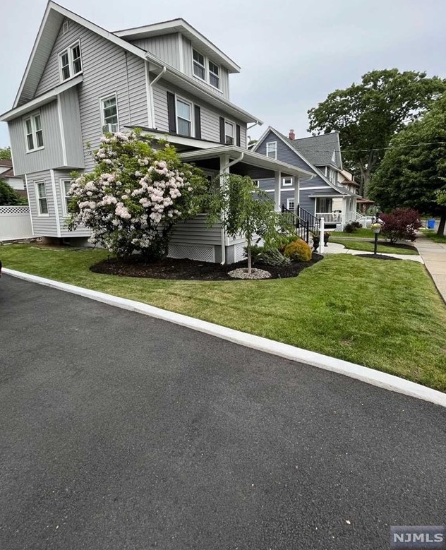 14 Courier Pl, Rutherford NJ  07070-1102 exterior