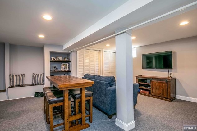 14 Courier Pl, Rutherford NJ  07070-1102 exterior